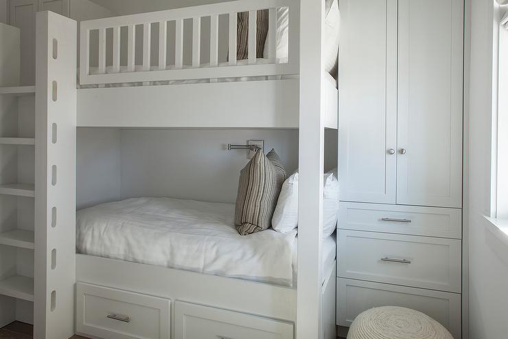 Vertical bedroom cabinet 
